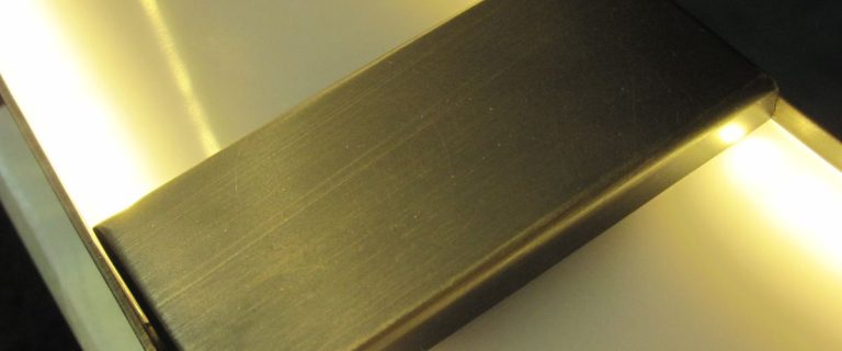 Scopri di più sull'articolo L’eleganza del metallo: creazione di illuminazione di design