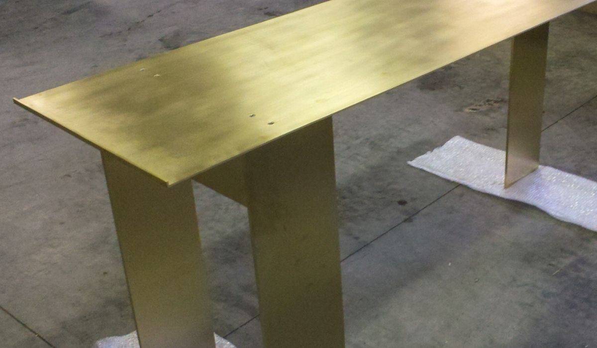 tavoli e design metallo